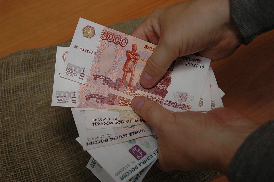 Особо внимательными специалисты советуют быть с банкнотами 2010 года выпуска