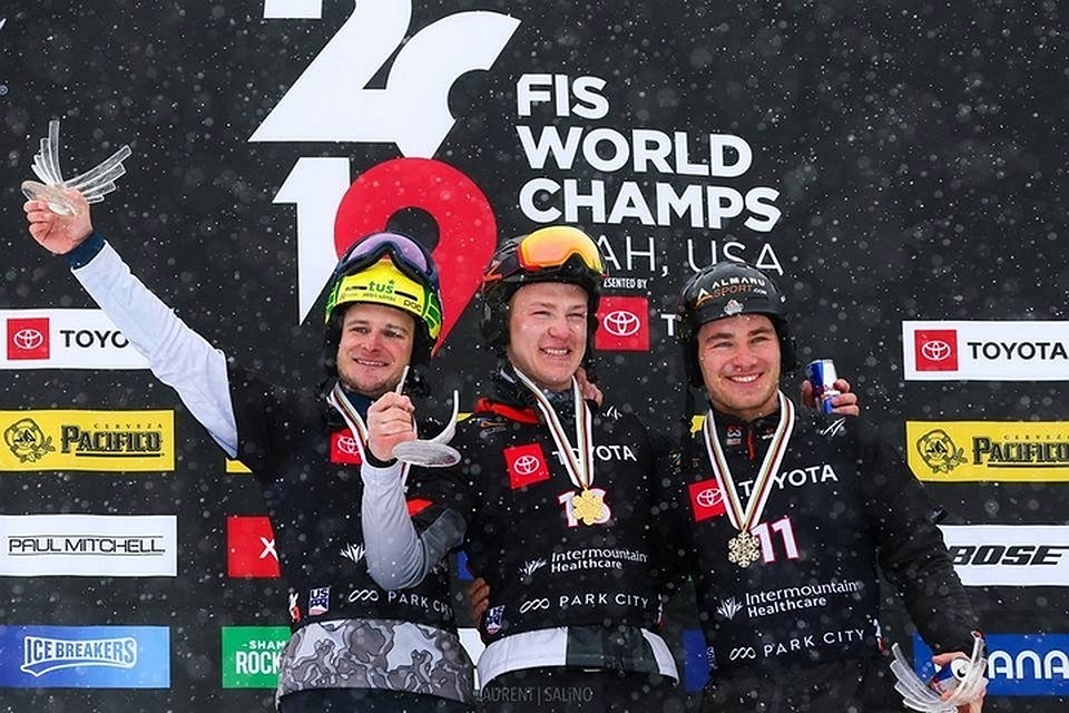 Красноярец Дмитрий Логинов стал чемпионом мира в параллельном гигантском слаломе. Фото: Международная федерация санного спорта