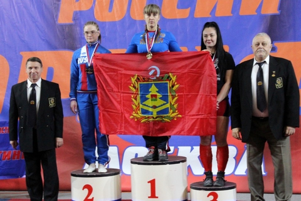Брянская спортсменка Мария Гулидова выступила в весовой категории до 72 килограммов и завоевала два "золота" и два "серебра". Фото: Управлении физкультуры и спорта Брянской области