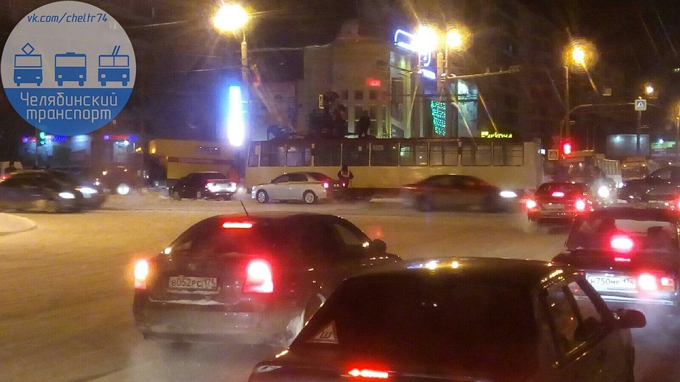 В Челябинске встали троллейбусы и трамваи. Фото из группы VK «Челябинский транспорт»