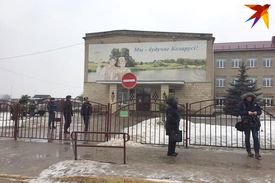 По предварительной информации, учительница погибла.