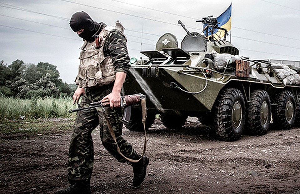 Бойцы ВСУ продают оружие и боеприпасы. Фото: соцсети