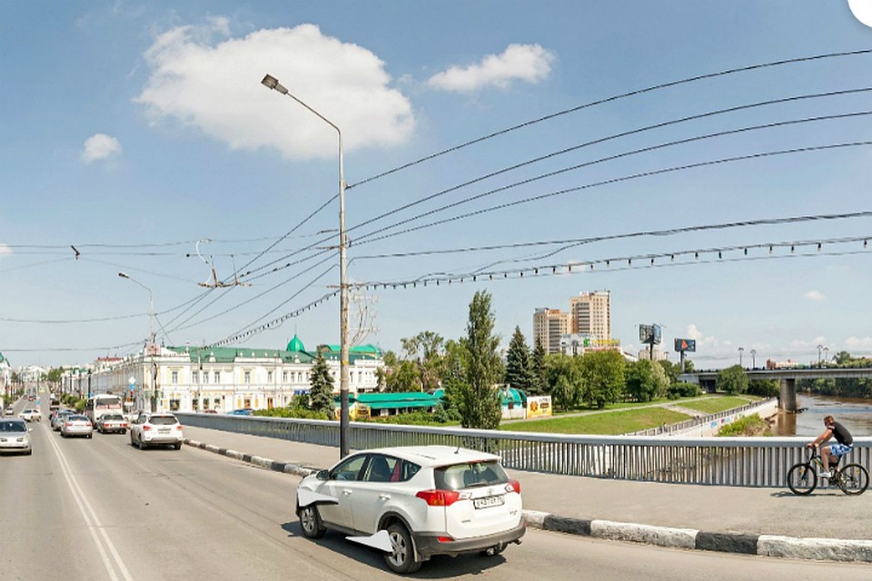 Фонтан установят между Юбилейным и Комсомольским мостами. Фото: yandex.ru/maps