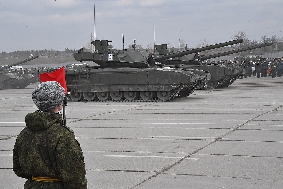 Танки "Армата" поступят на вооружение уже в 2019 году