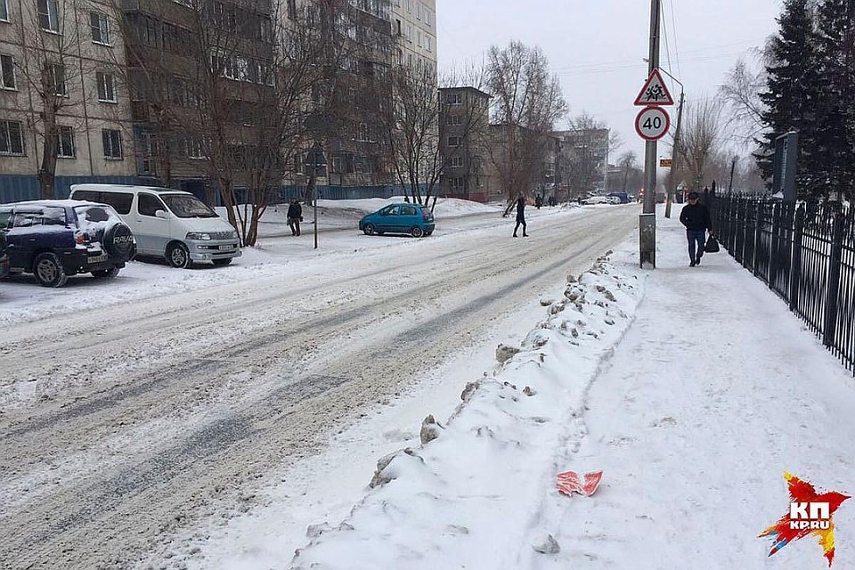 Зимой за дорогами надо следить в оба глаза