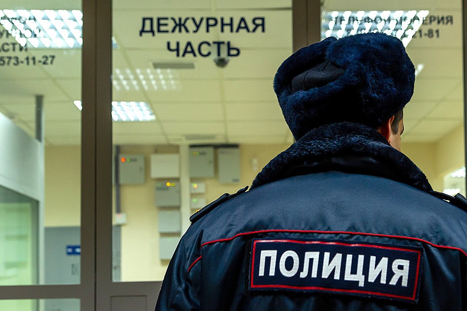 Задержанная уверяет, что ребенок сбежал от нее и она всю ночь пыталась самостоятельно его найти.
