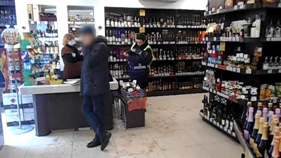 Дерзкое ограбление произошло в вино-водочном магазине краевой столицы.