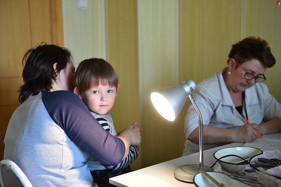 Родители маленьких пациентов уже не раз жаловались на местного лора.