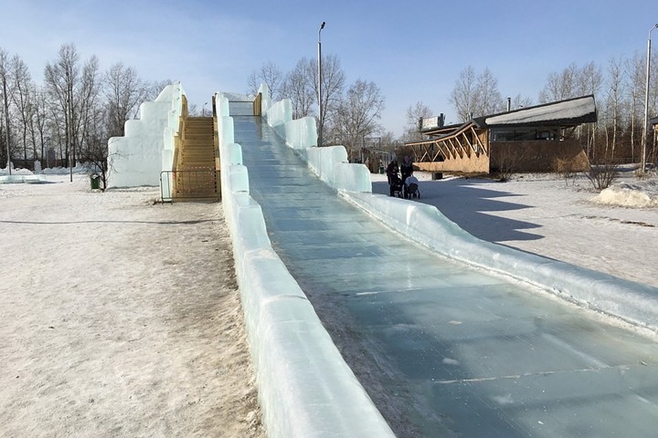В Красноярске убирают растаявшие фигуры в ледовых городках. Фото пресс-службы Красноярска