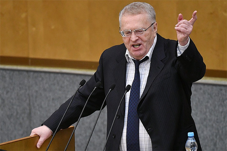 Жириновский потребовал пустить на уроки петербургского школьника, которого выгнали с занятий за крашеные под блондина волосы.