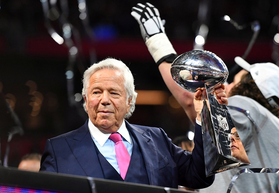 Владелец американского футбольного клуба New England Patriots Роберт Крафт