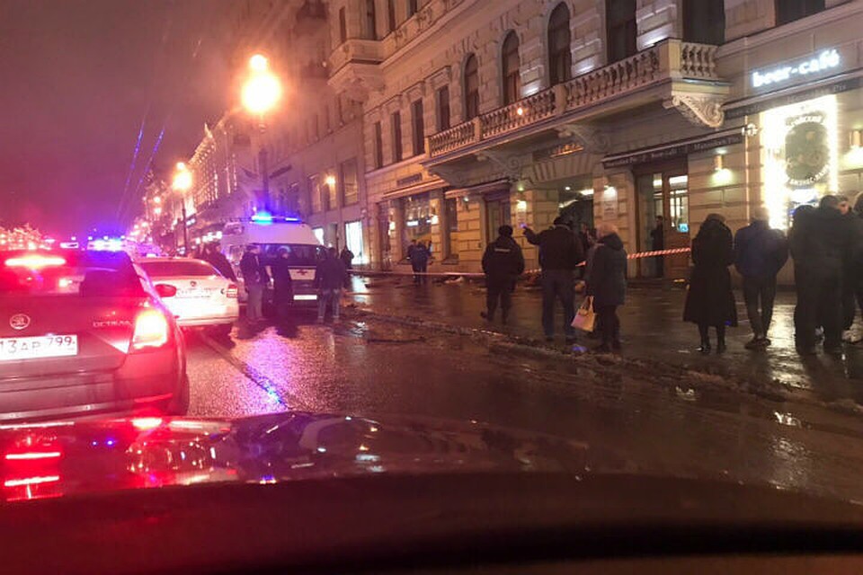 Авария на Невском проспекте произошла в ночь на 24 февраля. Фото: группа "ДТП и ЧП".
