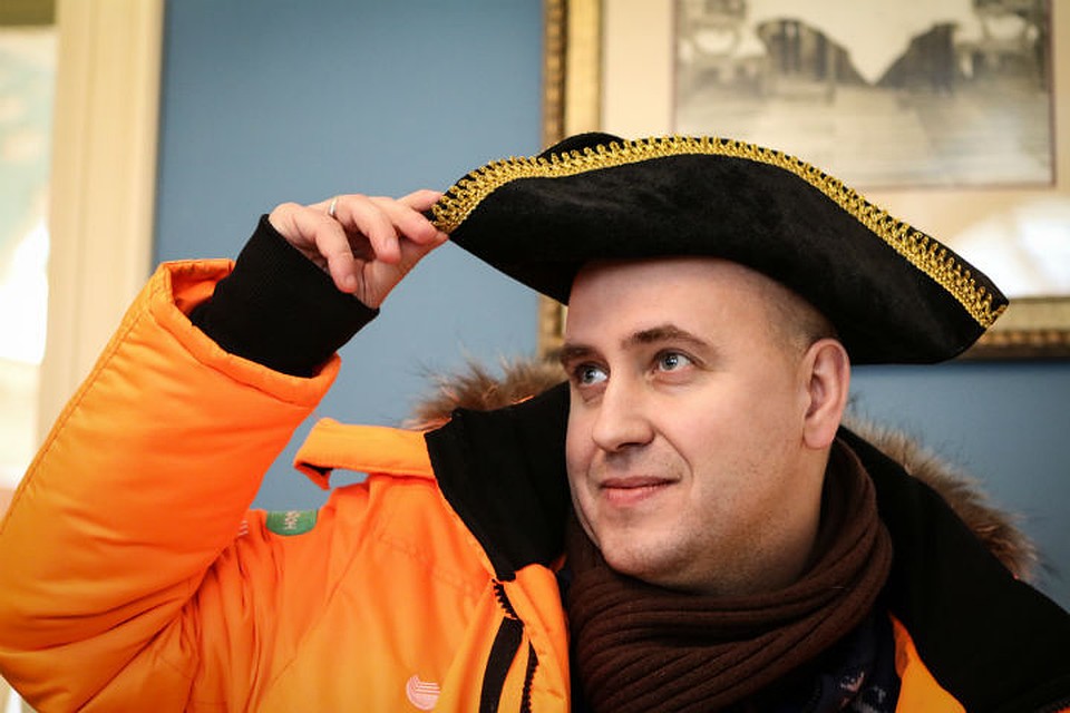 Паша Прокофьев, глава «Сообщества Питерских блогеров», ел мало каши, но сохранил «адмиральскую» стать.