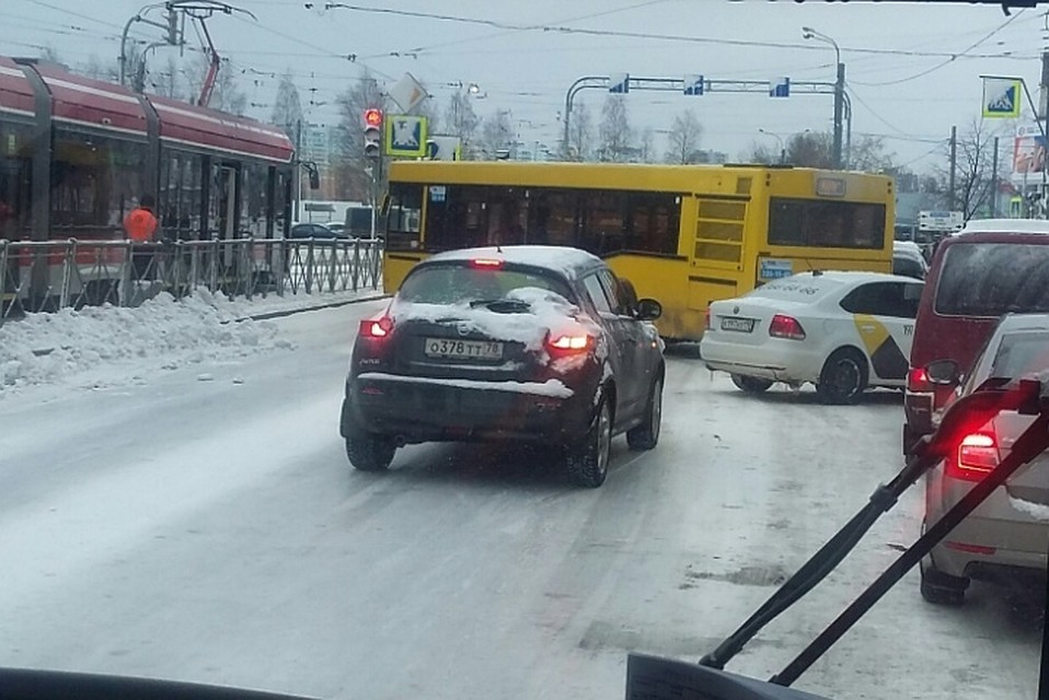 Автобус столкнулся с внедорожником Фото: ДТП и ЧП Петербурга