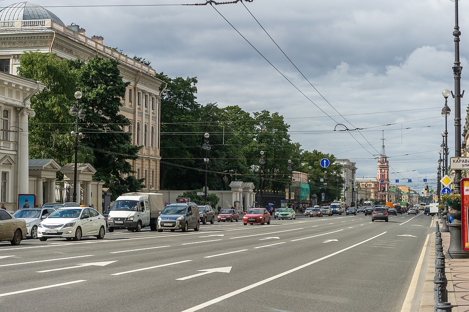 В Петербурге у дальнобойщицы-блогера украли телефон прямо во время стрима из машины