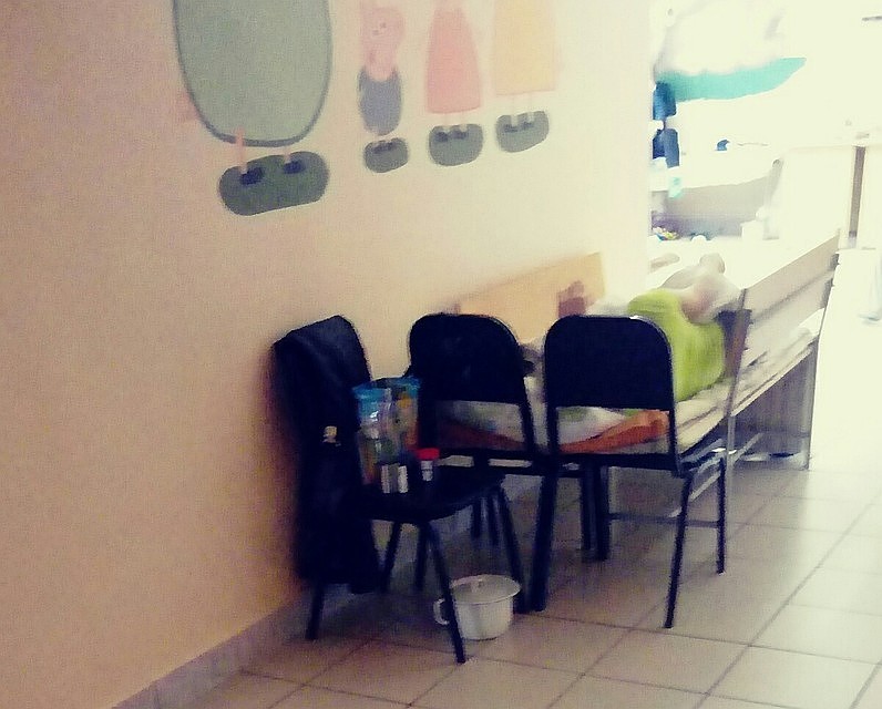В таких условиях омичи получают медицинскую помощь.
