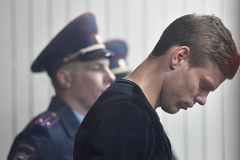 Если бы за драки всех сажали на полгода, сидела бы половина России, считает адвокат.