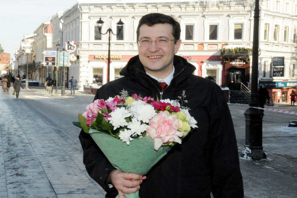 Глеб Никитин поздравил нижегородок с 8 Марта. ФОТО: Александр Воложанин