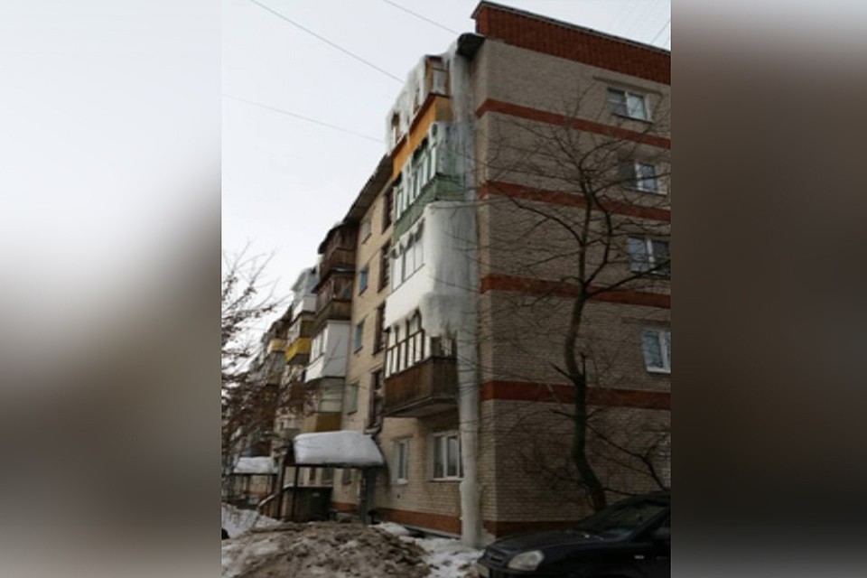 Управляющая компания убрала сосульку высотой пять этажей по требованию ГЖИ в Нижегородской области. Фото: пресс-служба приавительства Нижегородской области