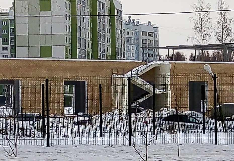 Первоклассники поднимаются даже на крышу. Фото: "Парковый Челябинск".