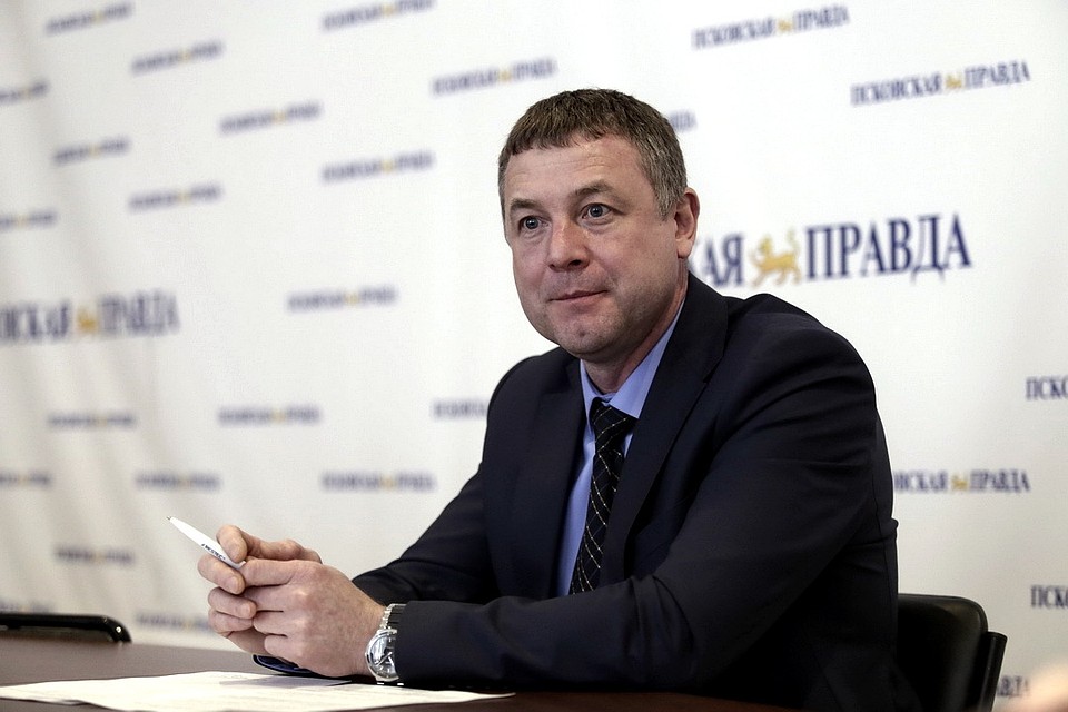 Валерий Тюменцев продолжает работать на должности директора "Северо-Западного ЦСМ" и не комментирует слухи о сложении полномочий.