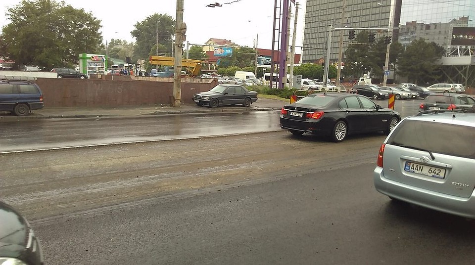 В трех столичных районах чаще всего образуются автомобильные пробки в часы пик