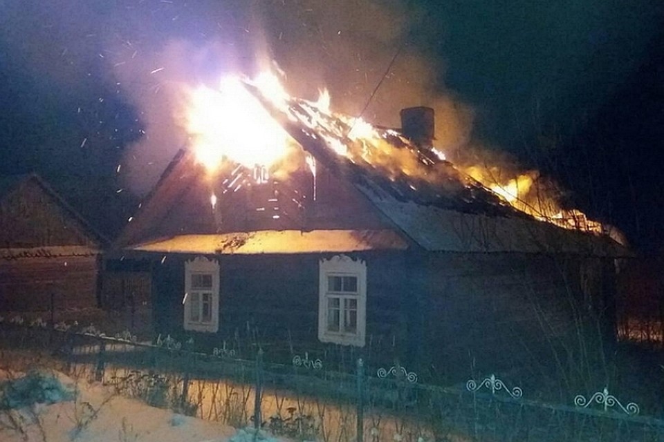 Мужчина поджег свой дом в Лиде ради страховки. Фото: СК