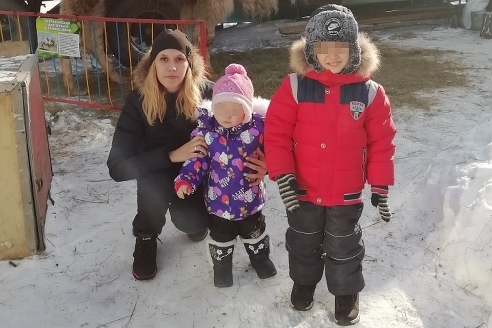 Дома Юлию ждали двое детей
