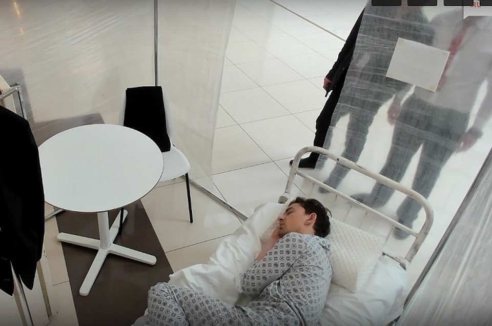 В одном из торговых центров Тюмени человек будет жить в прозрачном кубе. Фото: "Мой портал"