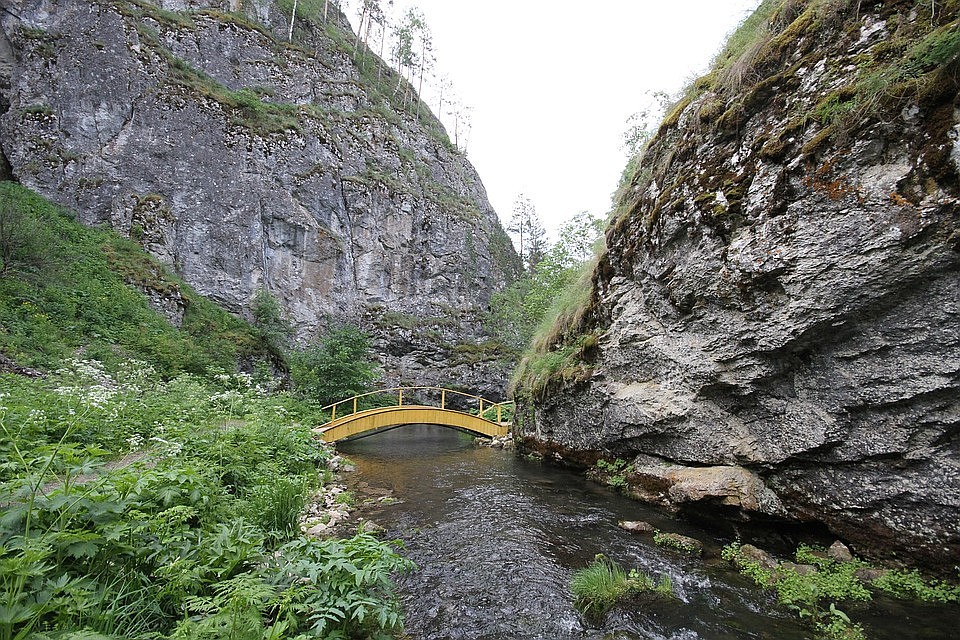 Пещера ежегодно принимает тысячи туристов