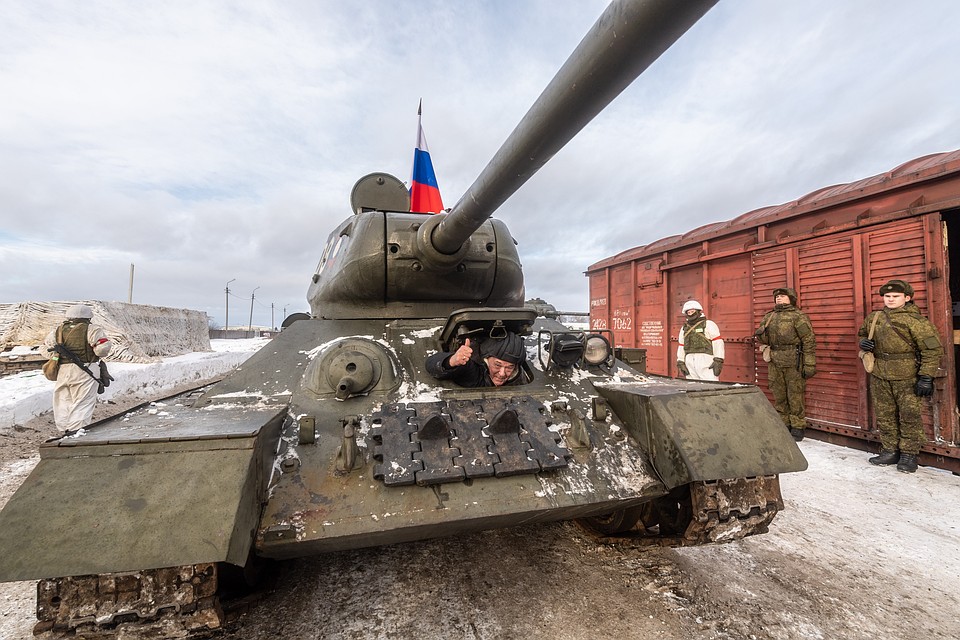 Российские военные откопали танк Т-34 в районе Голанских высот