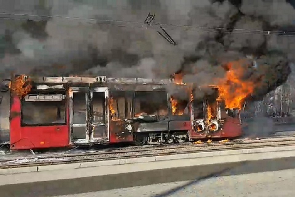 Столб дыма был виден за несколько километров.