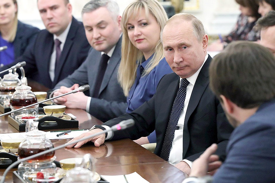 Президент России Владимир Путин на встрече с финалистами конкурса управленцев "Лидеры России". Фото Михаил Климентьев/пресс-служба президента РФ/ТАСС