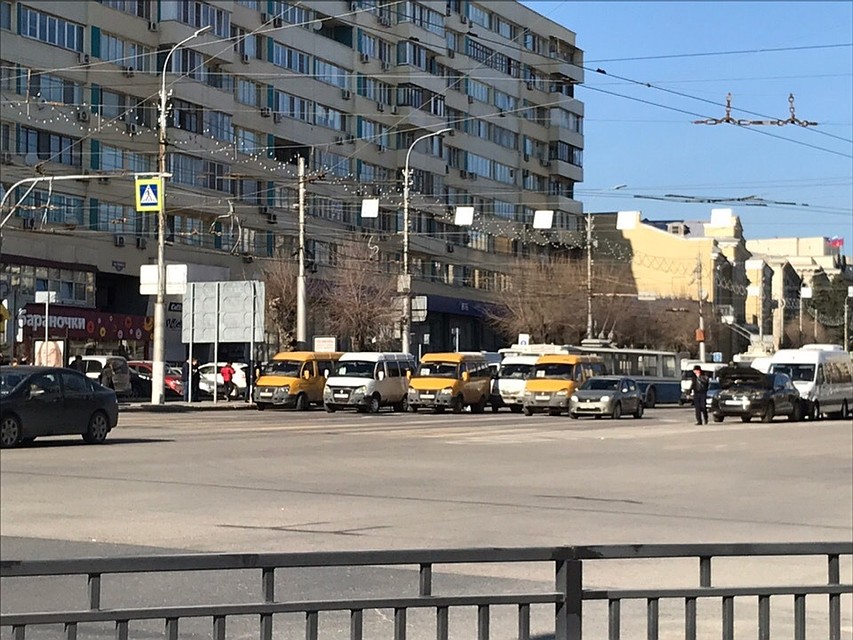 Маршрутчики протестуют против того, что власти запретили их старые Газели.
