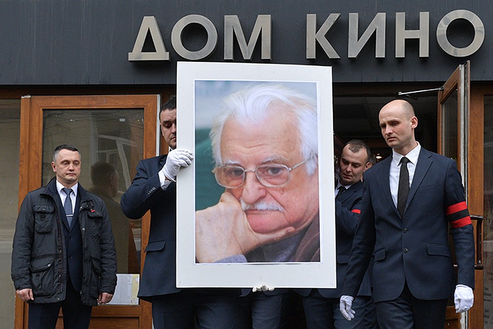 Он скончался в 93 года, даже те, кому сейчас за 50, годились ему во внуки