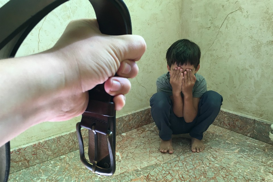 Соцслужбы и силовики планируют выявлять неблагополучные семьи на ранних стадиях
