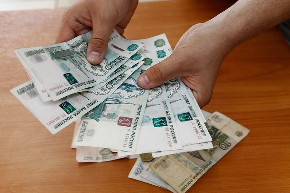 Житель Великих Лук попался на удочку мошенников, переведя деньги за несуществующий отдых у моря.