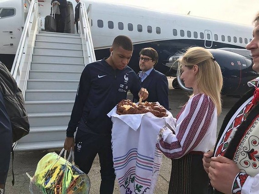 Встречали, как обычно, с душой и хлебом.