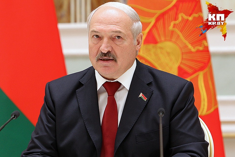 Президент рассказал, что сам отремонтировал дорогу. Фото: БелТА