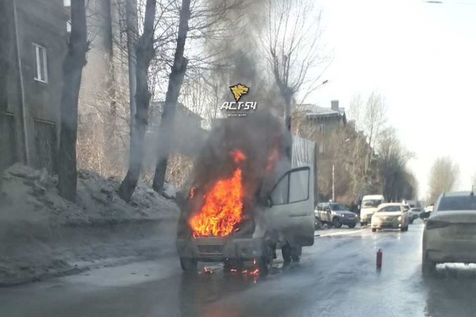 Машина вспыхнула в Ленинском районе.