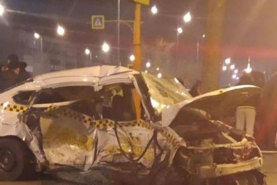 У водителя такси после такого удара не было шансов выжить Фото: Жесть Красноярск