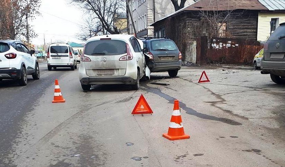 Три машины столкнулись на Фрунзе