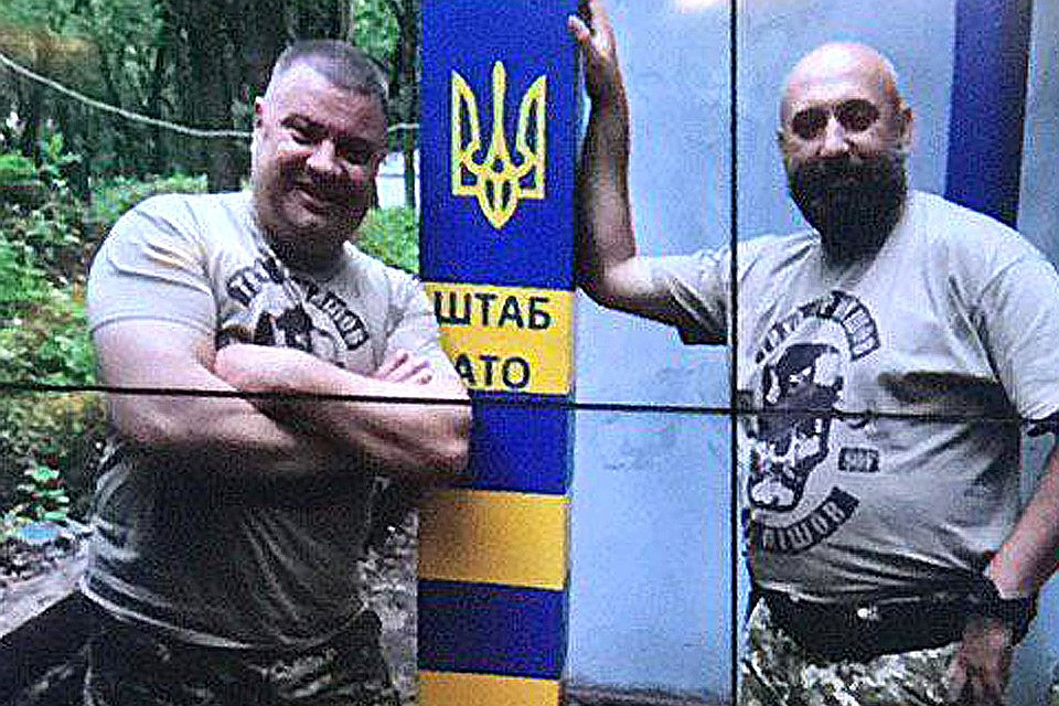 Василий Прозоров (слева) и замкомандующего ССО ВСУ Сергей Кривонос. Фото, показанное на пресс-конференции