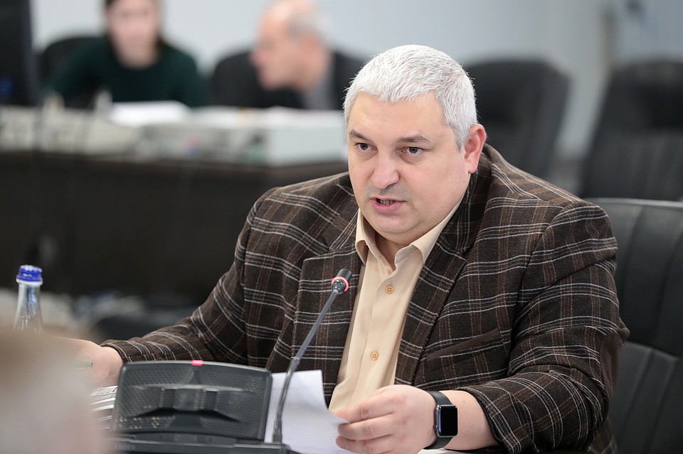 Николай Безуглов отработал министром 3,5 года и неожиданно покинул пост перед самым стартом ЧМ. Фото: пресс-служба губернатора РО / Павел Сапрыкин.