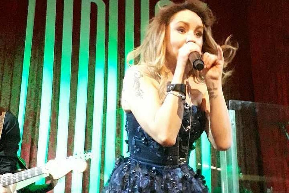 На концерте певица и впрямь выглядела уставшей и помятой. Фото: Алия Кулуева