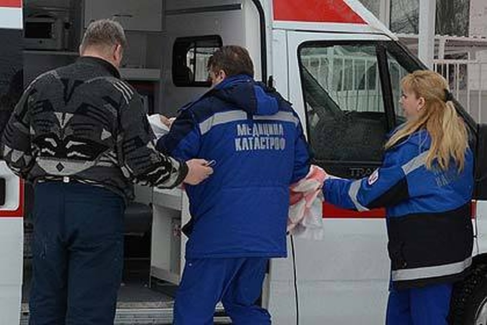 Водитель "Пежо" получил серьезные травмы.