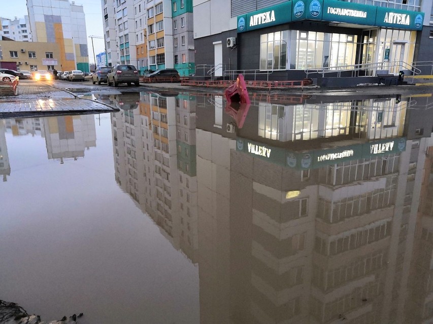 Такой лужа была еще вчера. Фото: группа во ВКонтакте «Парковый Челябинск».