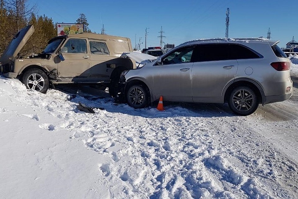 В ДТП на дороге Ноябрьска пострадал водитель легковушки Фото: Госавтоинспекция Ямала