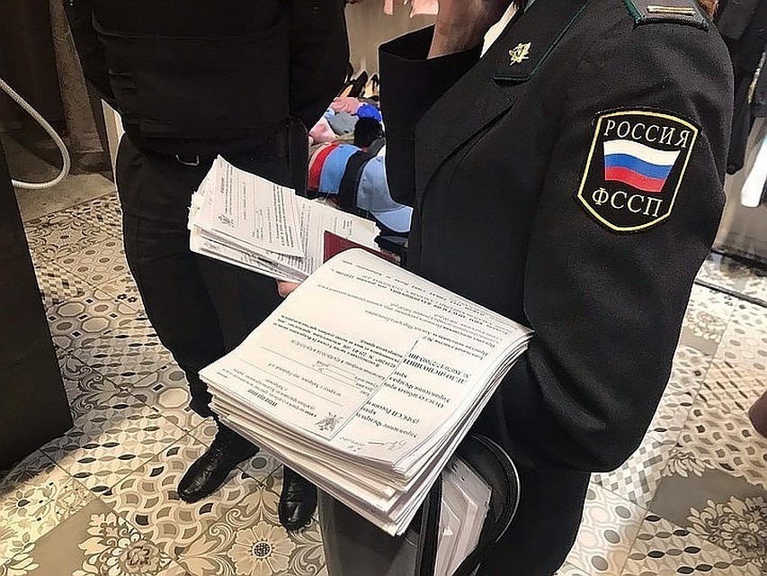Сахалинцу оставили небольшой выбор – выдать зарплату или попрощаться с машиной