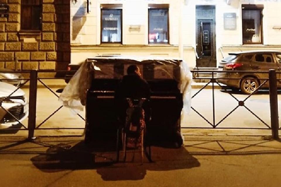 На Петроградской в Петербурге появилось общественное пианино